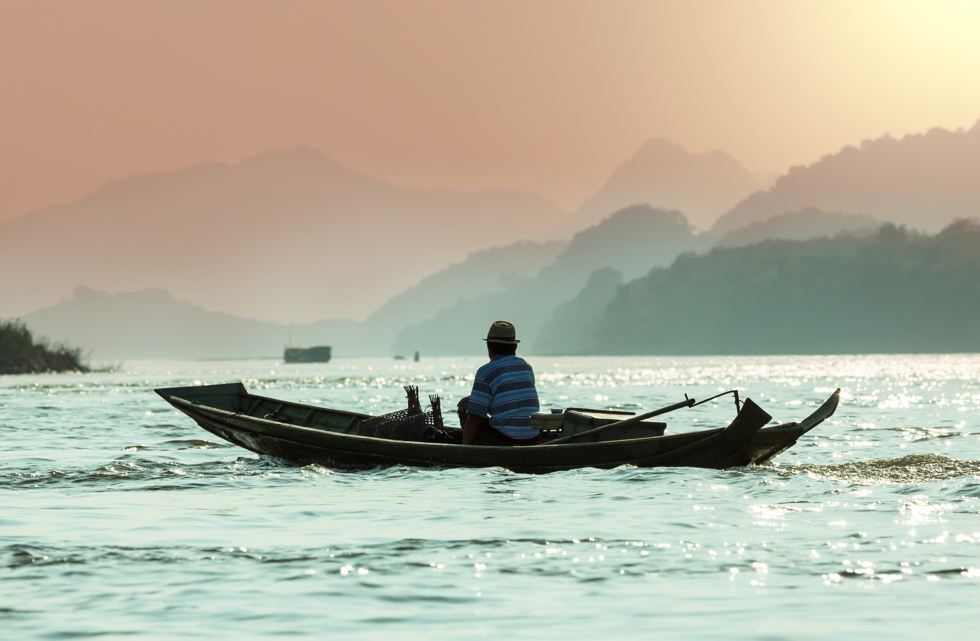 bateau traditionnel laos