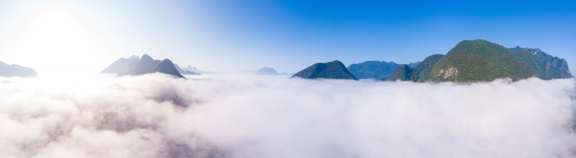 Nam Ou river panorama nuages