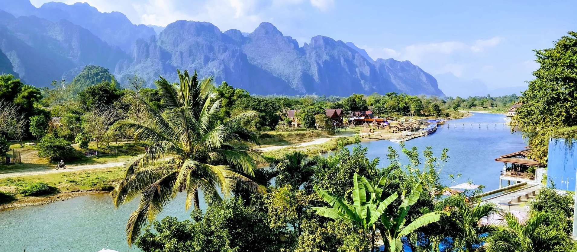 vang vieng panorama montagnes cocotiers