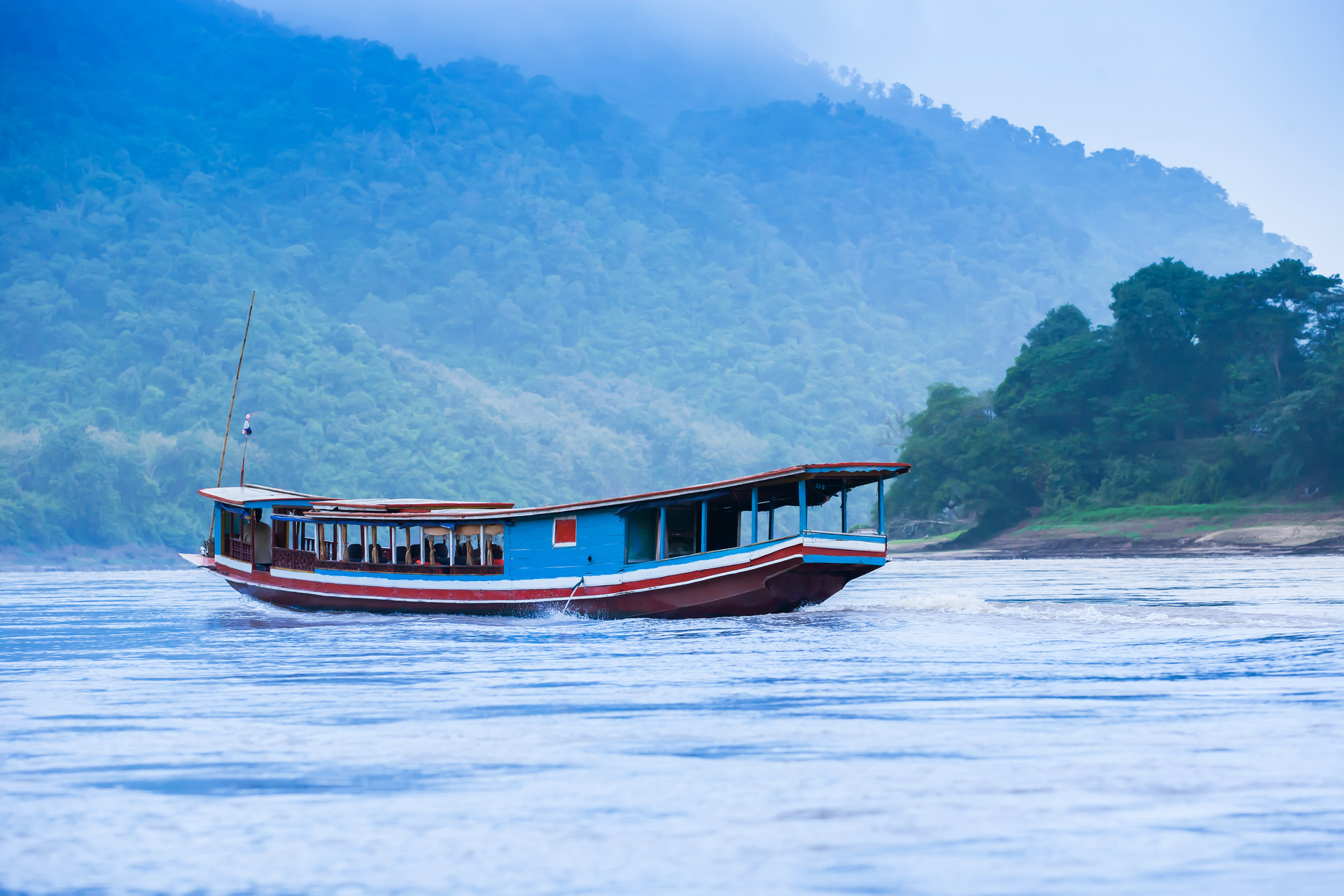 bateau croisiere bleu mekong