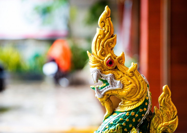 dragon-sculpture-temple-laos