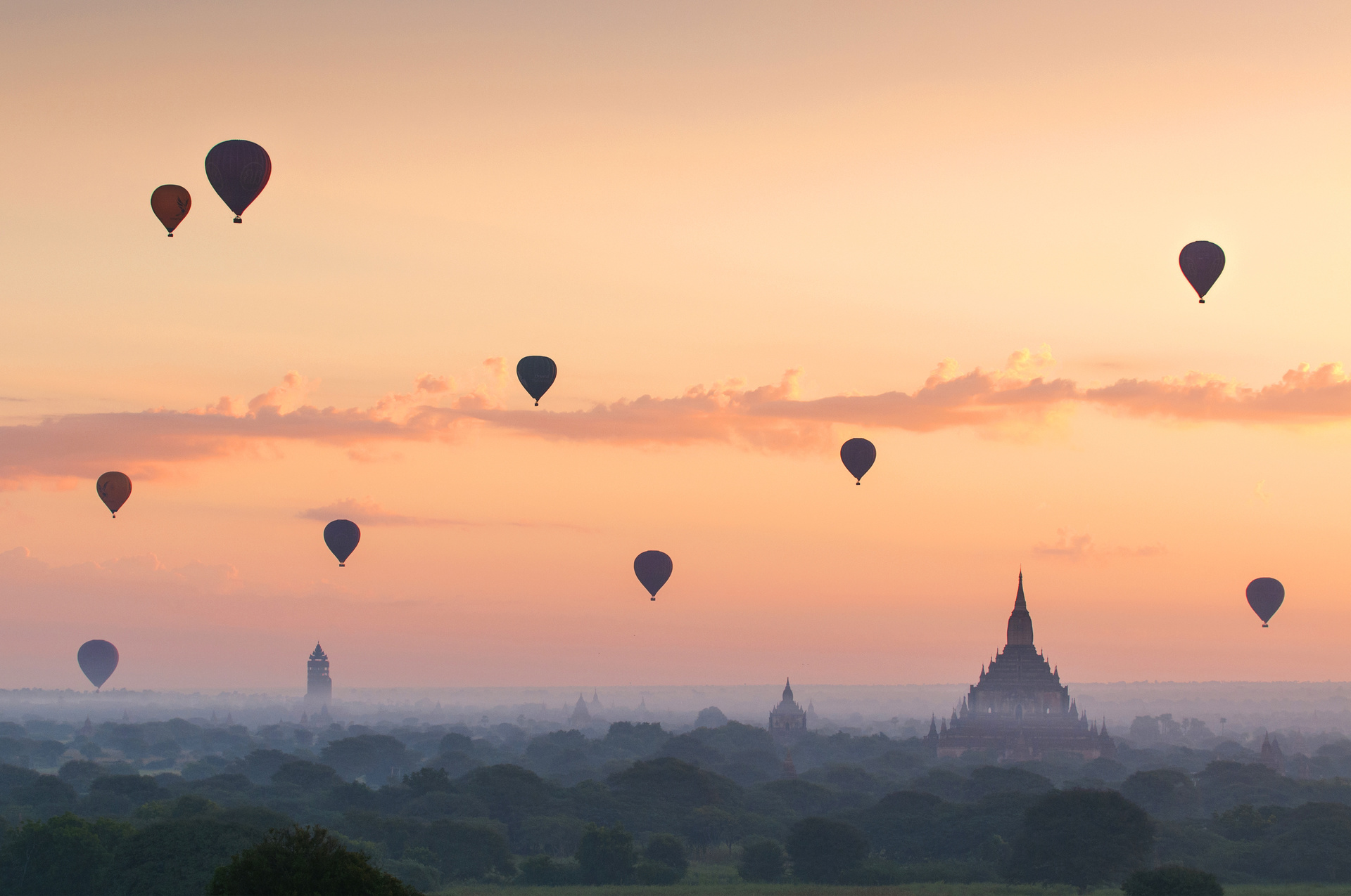 montgolfieres bagan sunset