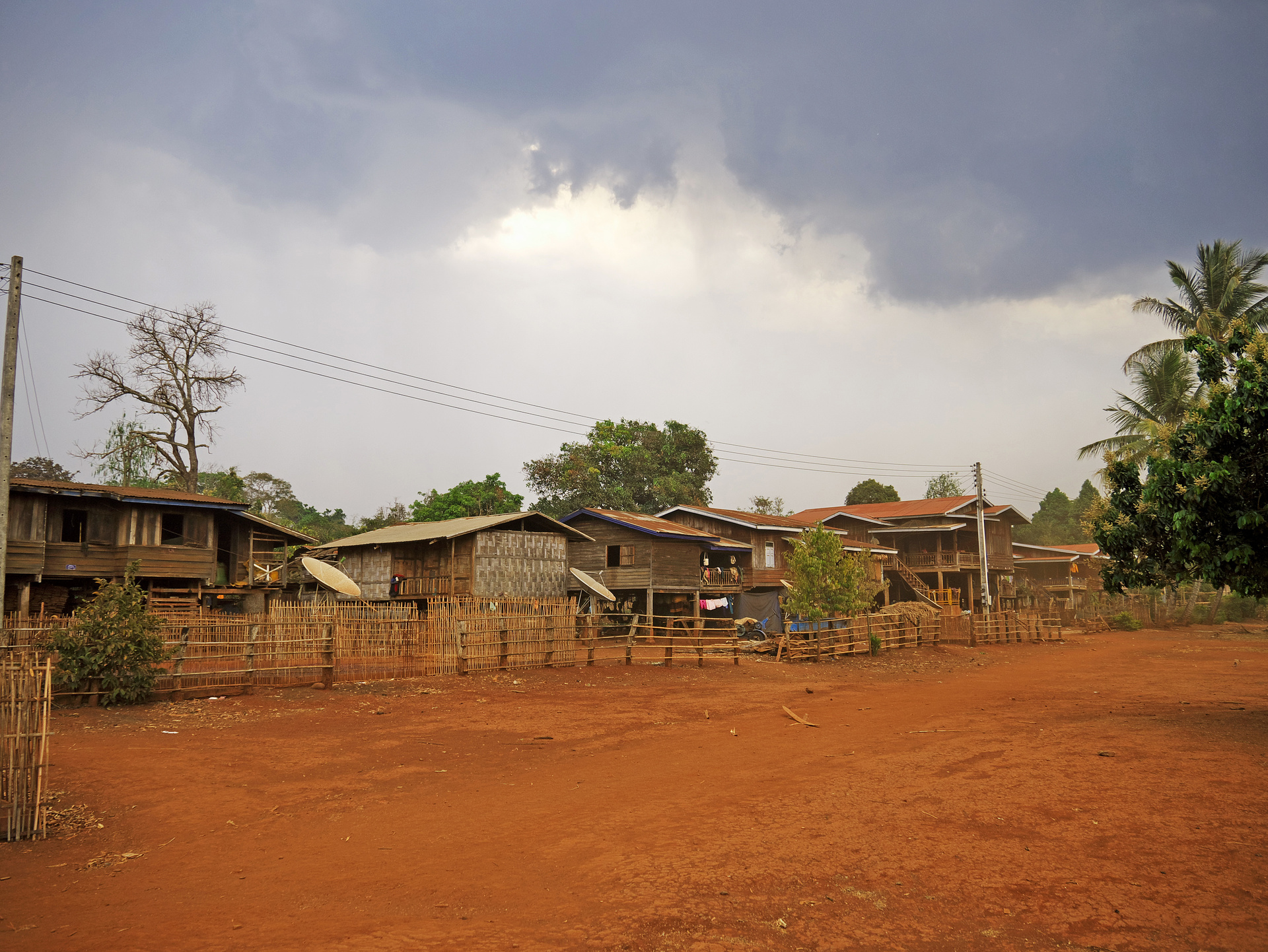 village terre rouge laos
